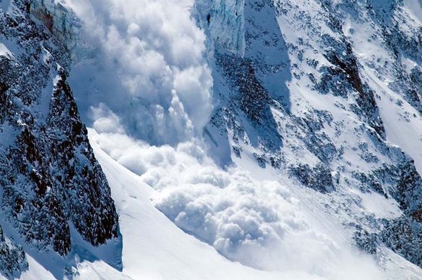 Pháp: 6 người  chết vì bão tuyết và băng lở trên dãy núi Alpes  1