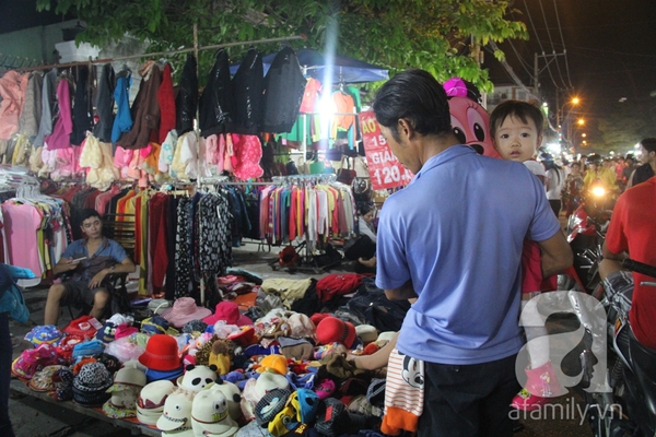 Sài Gòn: Siêu thị, chợ đêm đông đúc người sắm Tết 10