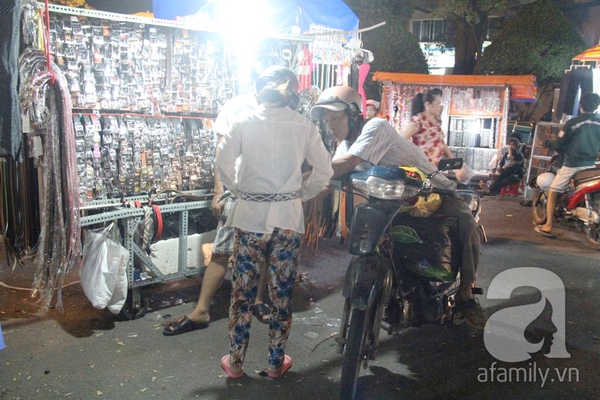 Sài Gòn: Siêu thị, chợ đêm đông đúc người sắm Tết 13