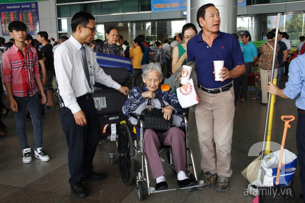 Sân bay Tân Sơn Nhất chật cứng, nhộn nhịp kiều bào về quê đón Tết 13