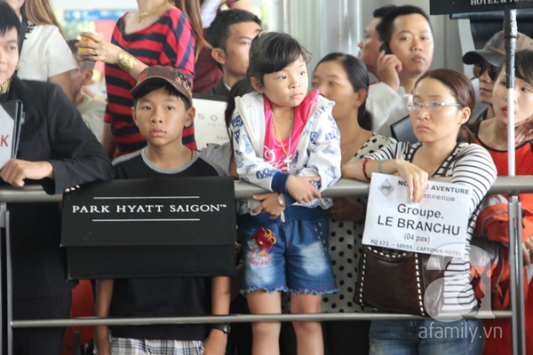 Sân bay Tân Sơn Nhất chật cứng, nhộn nhịp kiều bào về quê đón Tết 15