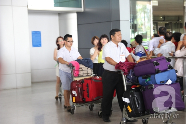 Sân bay Tân Sơn Nhất chật cứng, nhộn nhịp kiều bào về quê đón Tết 2