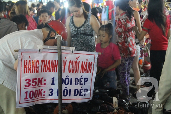 Sài Gòn: Siêu thị, chợ đêm đông đúc người sắm Tết 7