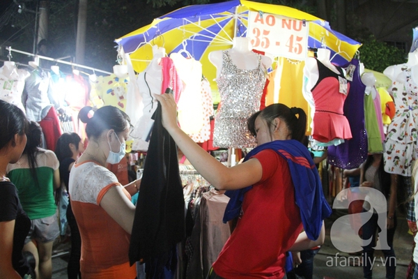 Sài Gòn: Siêu thị, chợ đêm đông đúc người sắm Tết 9