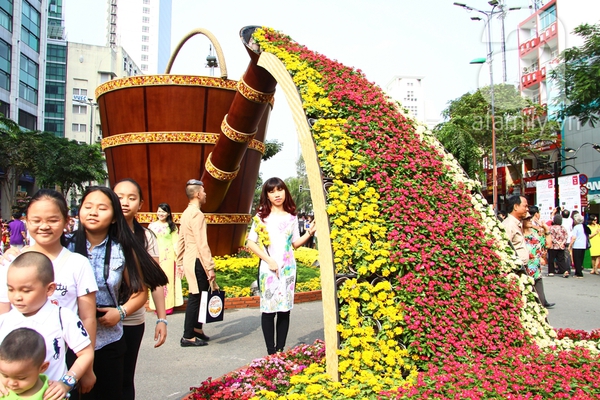Người Sài Gòn nô nức du xuân ở đường hoa, hội hoa  4