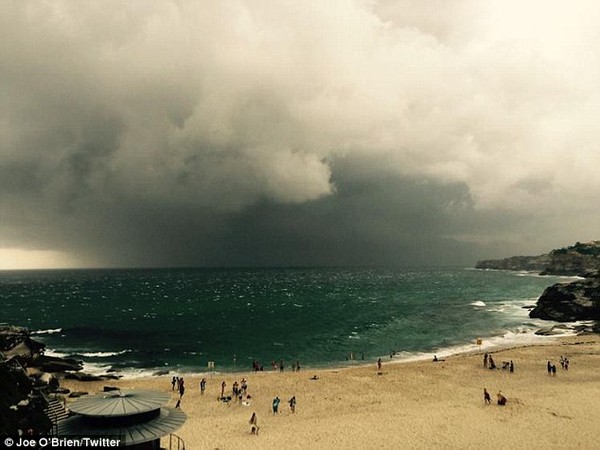 Sydney bất ngờ bị cơn bão mùa hè 