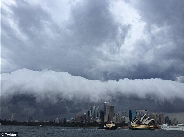 Sydney bất ngờ bị cơn bão mùa hè 