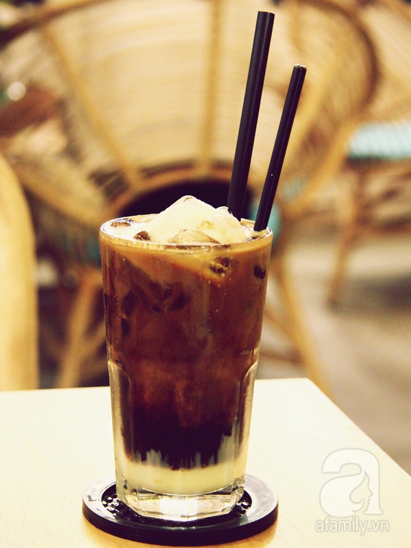 Đến S&agrave;i G&ograve;n uống &ldquo;C&agrave; ph&ecirc; sữa Trời ơi&rdquo;_10