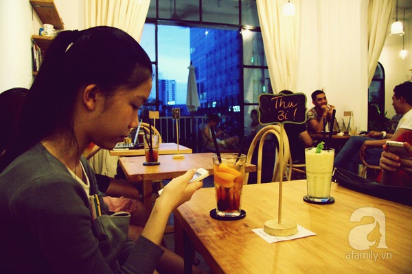 Đến S&agrave;i G&ograve;n uống &ldquo;C&agrave; ph&ecirc; sữa Trời ơi&rdquo;_3