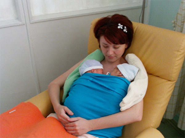 Trăm điều lợi của việc mẹ ôm ấp ngay em bé vừa chào đời 1