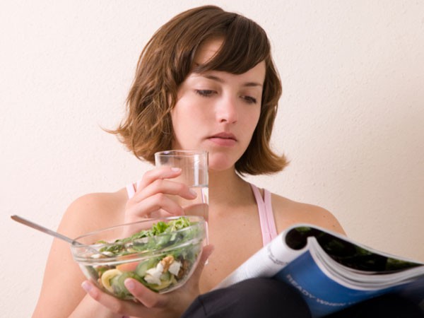Ghi nhận mới về thói quen uống nước trong khi ăn 1