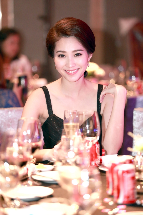 Hoa hậu Đặng Thu Thảo thu h&uacute;t sự ch&uacute; &yacute; tại buổi tiệc c&oacute; Ha Ji Won 7