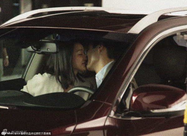 Vợ chồng Châu Tấn hôn nhau đắm đuối trên xe ô tô 7