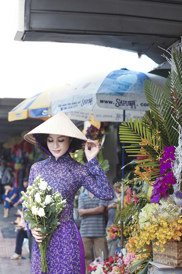 MC Thanh Mai duyên dáng áo dài xuống phố ngày Tết 1