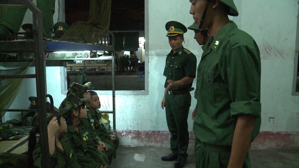 Con trai Trần Lực phạt c&aacute;c bố 