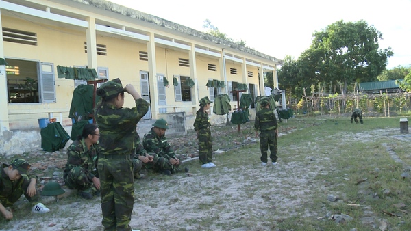 Con trai Trần Lực phạt c&aacute;c bố 