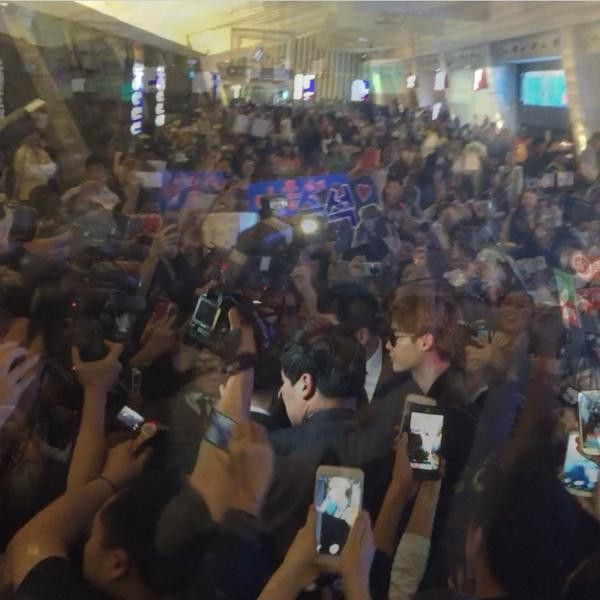Lee Jong Suk gây ùn tắc sân bay Đài Loan