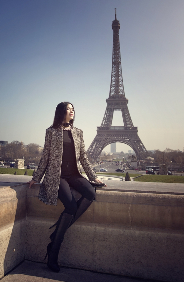 Á hậu Diễm Trang khoe dáng xinh đẹp bên tháp Eiffel