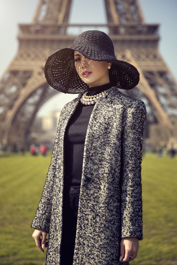 Á hậu Diễm Trang khoe dáng xinh đẹp bên tháp Eiffel