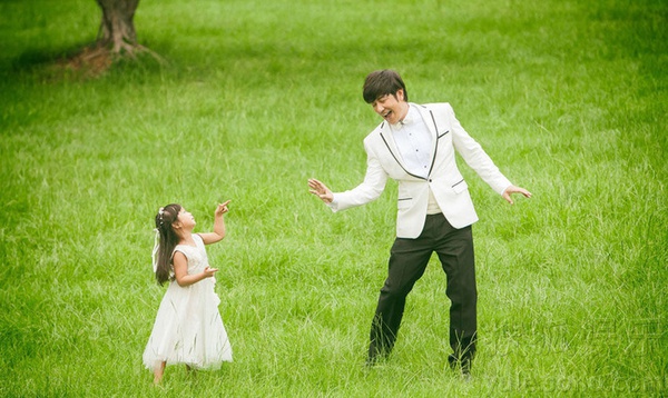Gia đình Trần Hạo Dân hạnh phúc chụp ảnh cưới 6