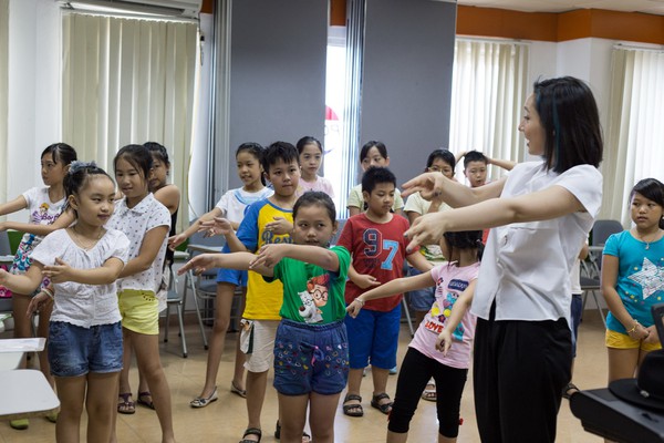 Anna Trương dạy múa 10