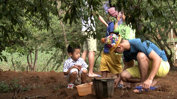 Mạnh Trường nổi n&oacute;ng v&igrave; con g&aacute;i sợ bẩn 3