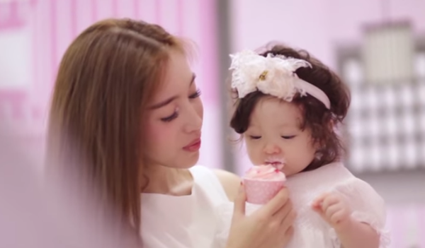 Xúc động với clip Elly Trần dành tặng sinh nhật con gái 3