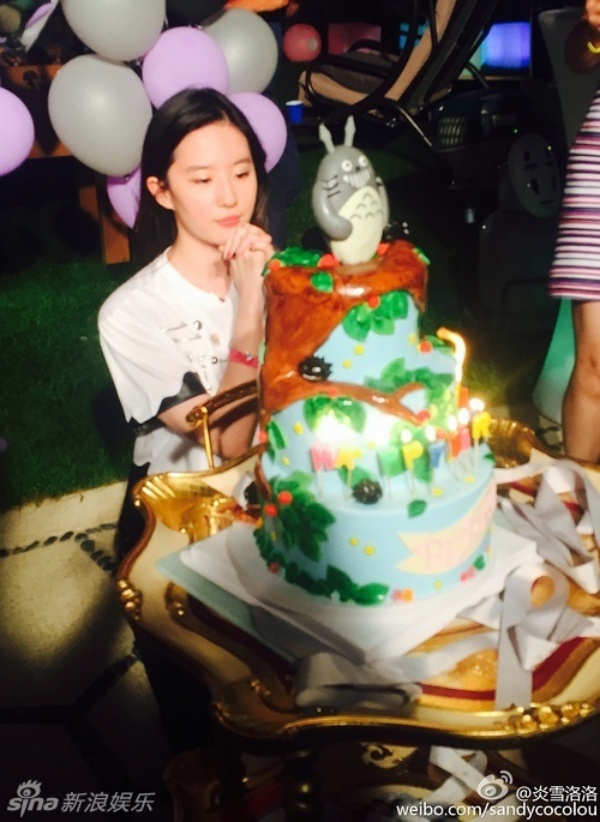 Lưu Diệc Phi được Song Seung Hun cầu hôn trong ngày sinh nhật 1