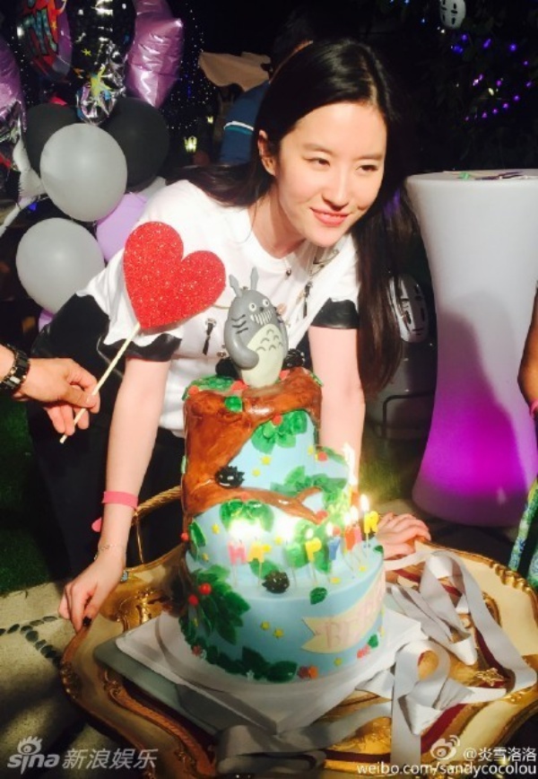 Lưu Diệc Phi được Song Seung Hun cầu hôn trong ngày sinh nhật 4