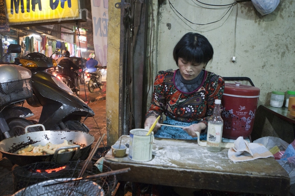 Hà Nội lạnh, đi ăn quẩy nóng giòn rụm phố Đại La 3