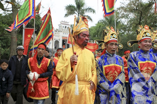 Cận cảnh màn chém “ma gà” ở Hà Nội 7 Cận cảnh màn chém “ma gà” ở Hà Nội 7