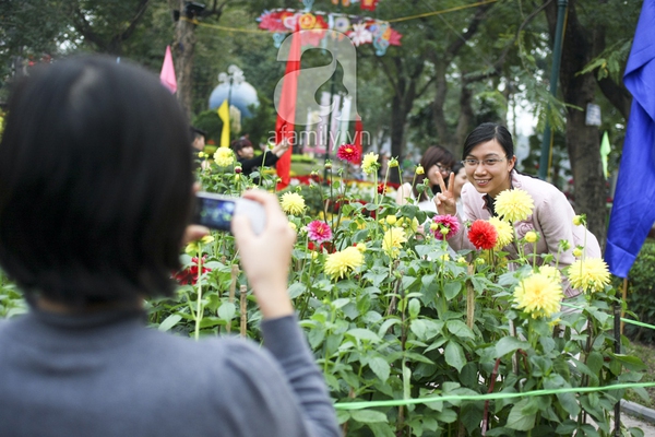 H&agrave; Nội th&agrave;nh vườn hoa khổng lồ ng&agrave;y gi&aacute;p Tết 30
