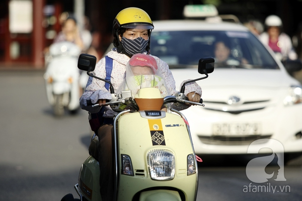 Người Hà Nội vật lộn trong “chảo lửa” đầu hè 2 Người Hà Nội vật lộn trong “chảo lửa” đầu hè 2