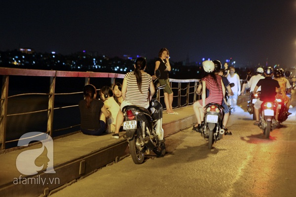 Người Hà Nội vật lộn trong “chảo lửa” đầu hè 9 Người Hà Nội vật lộn trong “chảo lửa” đầu hè 9