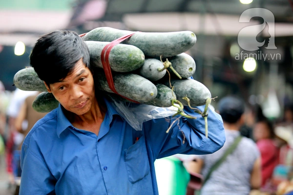 Giá thực phẩm rẻ ngỡ ngàng tại các chợ đầu mối khắp Hà Nội 23