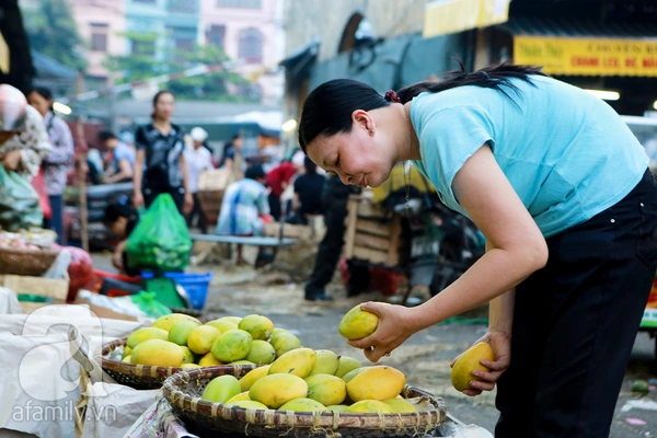 Giá thực phẩm rẻ ngỡ ngàng tại các chợ đầu mối khắp Hà Nội 4