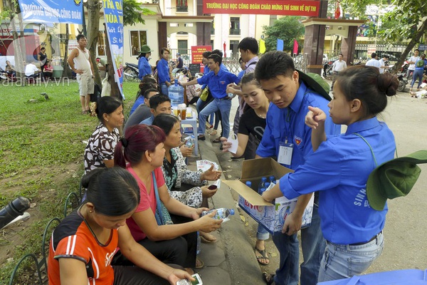 Những khoảnh khắc ấn tượng trong đợt 1 kỳ thi đại học 16