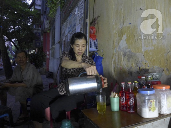 Cuộc sống chen chúc trong ngôi nhà "cá hộp" giữa phố cổ Hà Nội 25