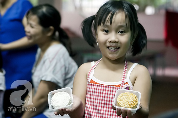 Ngộ nghĩnh các “đầu bếp” nhí làm bánh trung thu 25