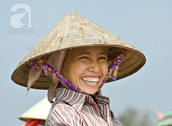 Những nữ diêm dân mải miết gom “quà của biển” 16