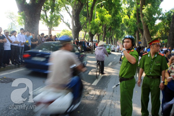 Hàng vạn đồng bào nén lệ viết lời tiễn biệt Đại tướng 32