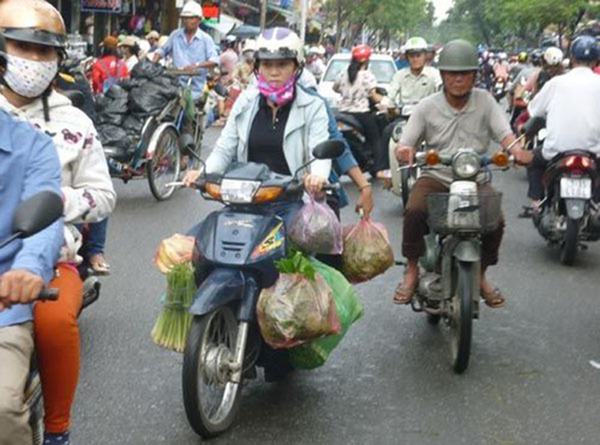 Hà Nội chưa vội mua đồ dự trữ cho bão 3