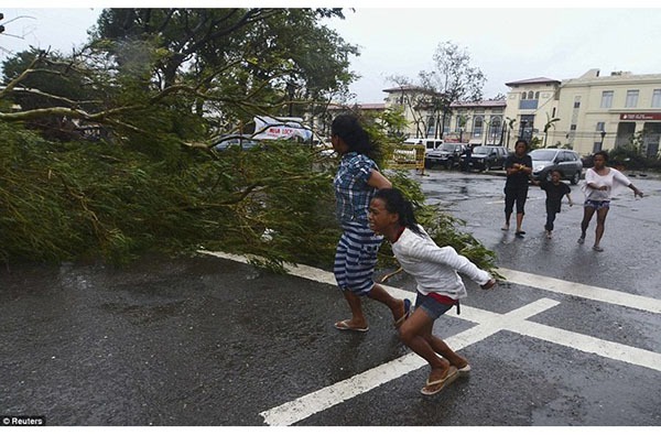 Siêu bão Haiyan hơn cả cơn sóng thần gây ra thảm cảnh tang tóc ở Philippines 1