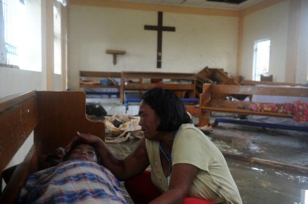 Siêu bão Haiyan hơn cả cơn sóng thần gây ra thảm cảnh tang tóc ở Philippines 11