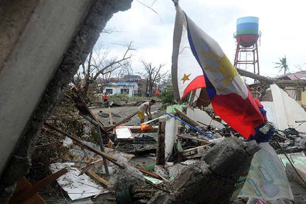 Siêu bão Haiyan hơn cả cơn sóng thần gây ra thảm cảnh tang tóc ở Philippines 14