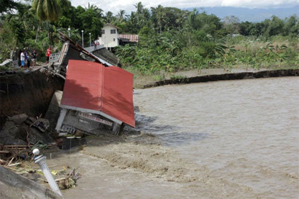 Siêu bão Haiyan hơn cả cơn sóng thần gây ra thảm cảnh tang tóc ở Philippines 18
