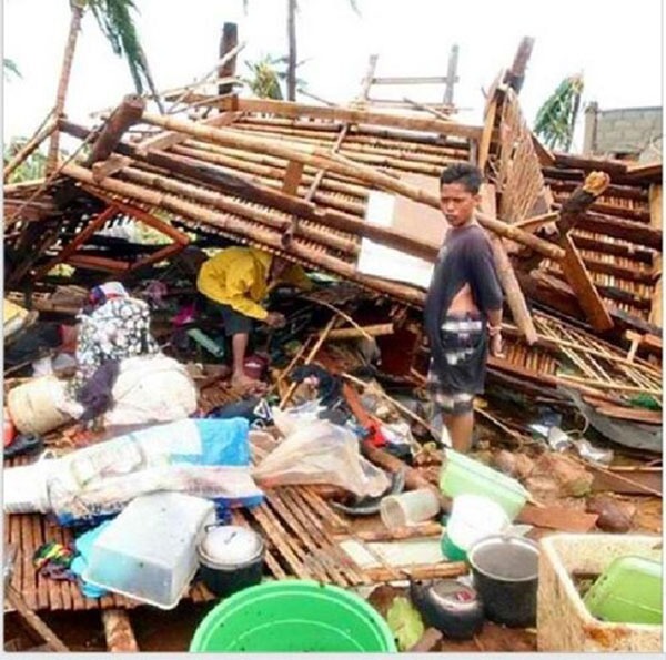 Siêu bão Haiyan hơn cả cơn sóng thần gây ra thảm cảnh tang tóc ở Philippines 19