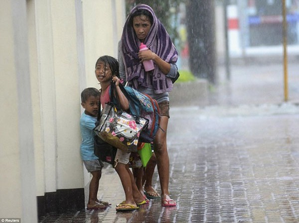 Siêu bão Haiyan hơn cả cơn sóng thần gây ra thảm cảnh tang tóc ở Philippines 3