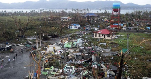 Siêu bão Haiyan hơn cả cơn sóng thần gây ra thảm cảnh tang tóc ở Philippines 6