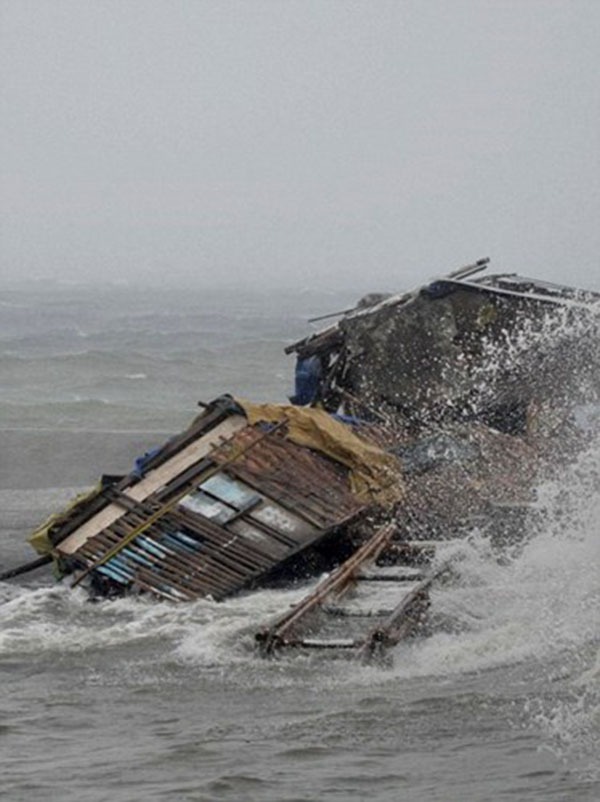 Siêu bão Haiyan hơn cả cơn sóng thần gây ra thảm cảnh tang tóc ở Philippines 8